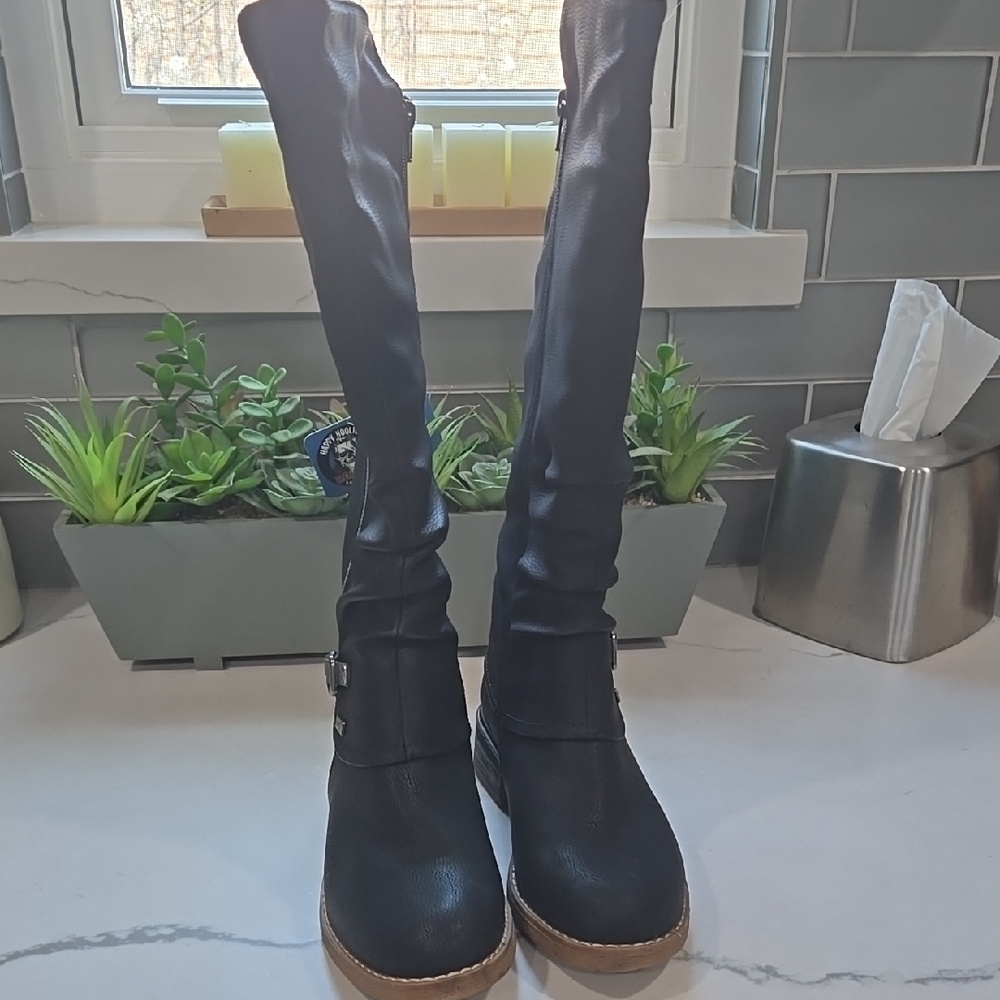 Black Over the Knee Boots with Slouchy Design